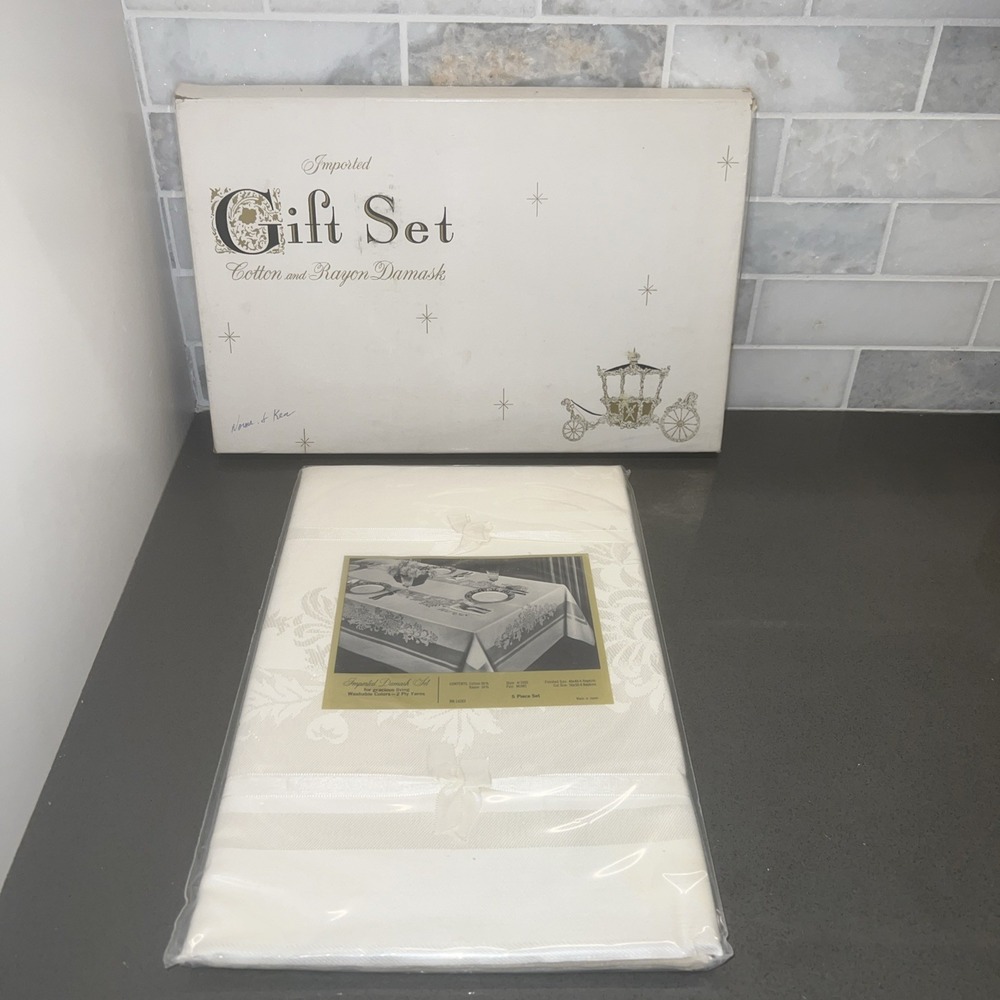 NEW~Vintage White Damask Jacquard Tablecloth Square 48" X 48" 4-Napkins